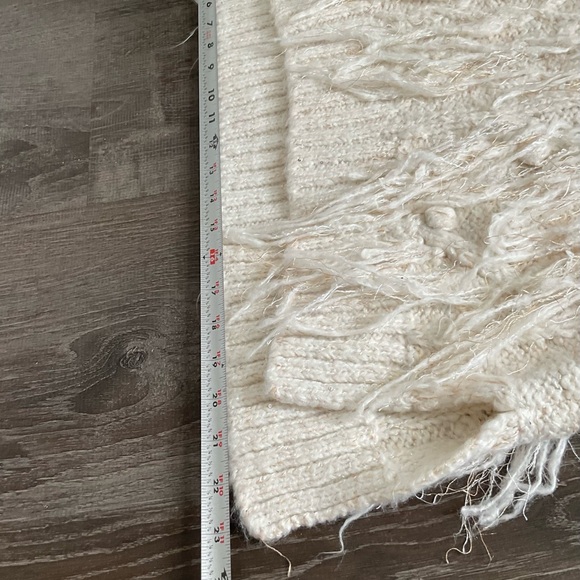 Anthropologie Fringed Pullover V-Neck Ivory Silver Threads Sweater Size Medium - Picture 9 of 13